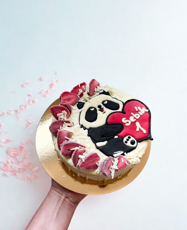 Tvořit pro vás zmrzlinové dorty je radost.🐼 Každý jeden je malý proces plný detailů, trpělivosti a sladké kreativity.❤️...