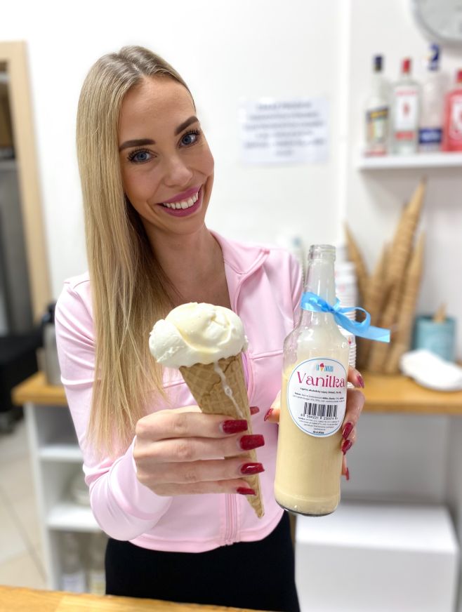 Vaječný likér trochu jinak 🤍 Zmrzka z našeho domácího vaječného likéru je dnes na Barrandově i Stodůlkách.🥂